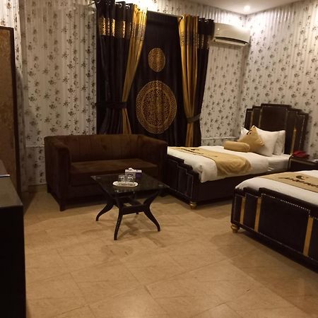 Hotel Premier Inn Johar Town Lahore Exterior foto