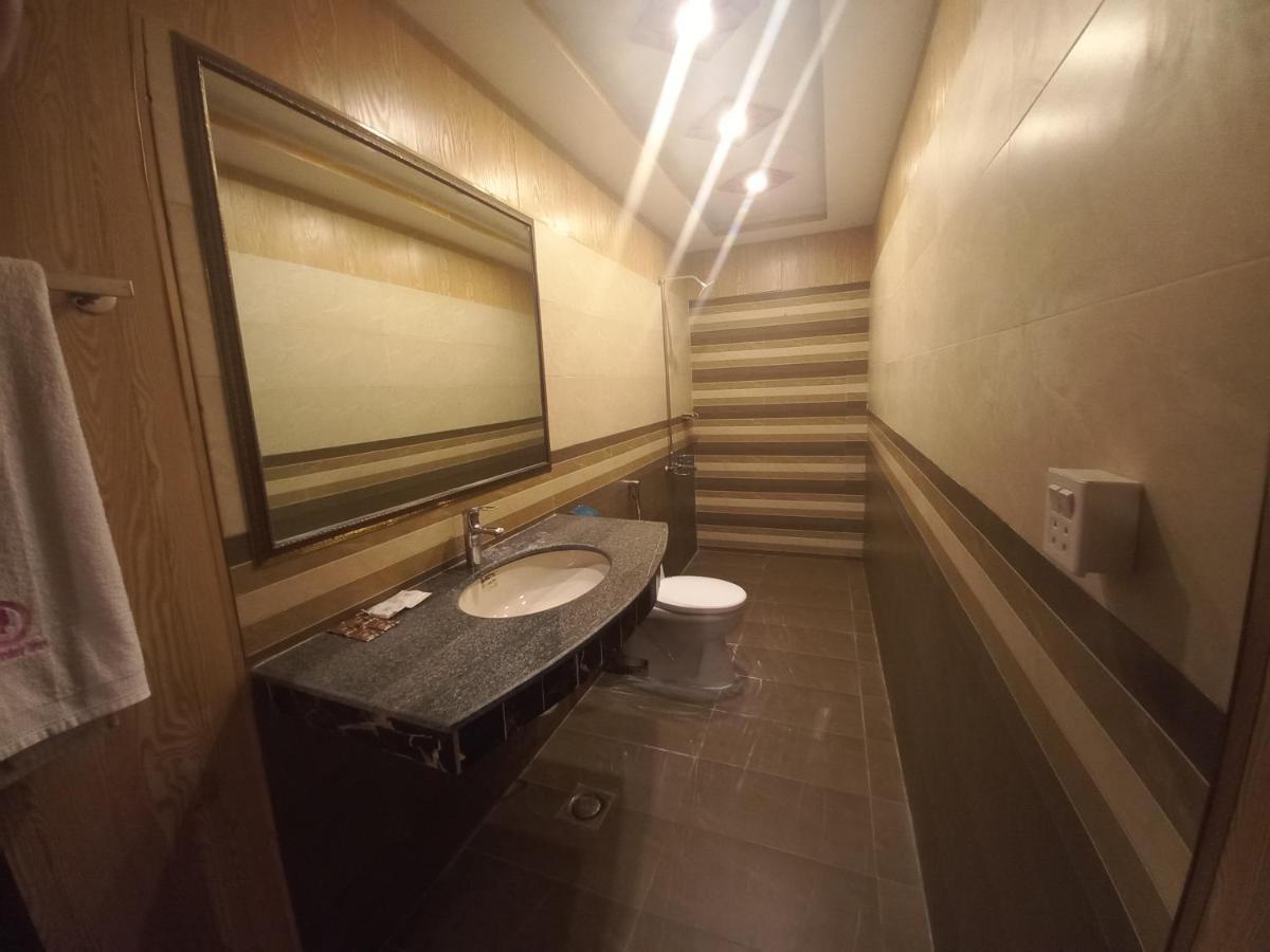 Hotel Premier Inn Johar Town Lahore Exterior foto