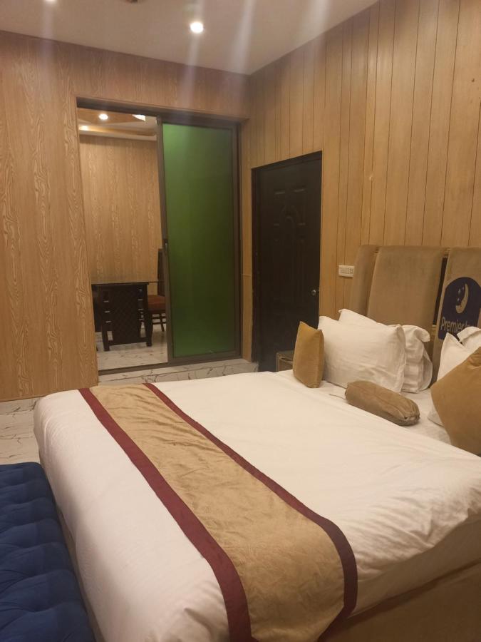 Hotel Premier Inn Johar Town Lahore Exterior foto
