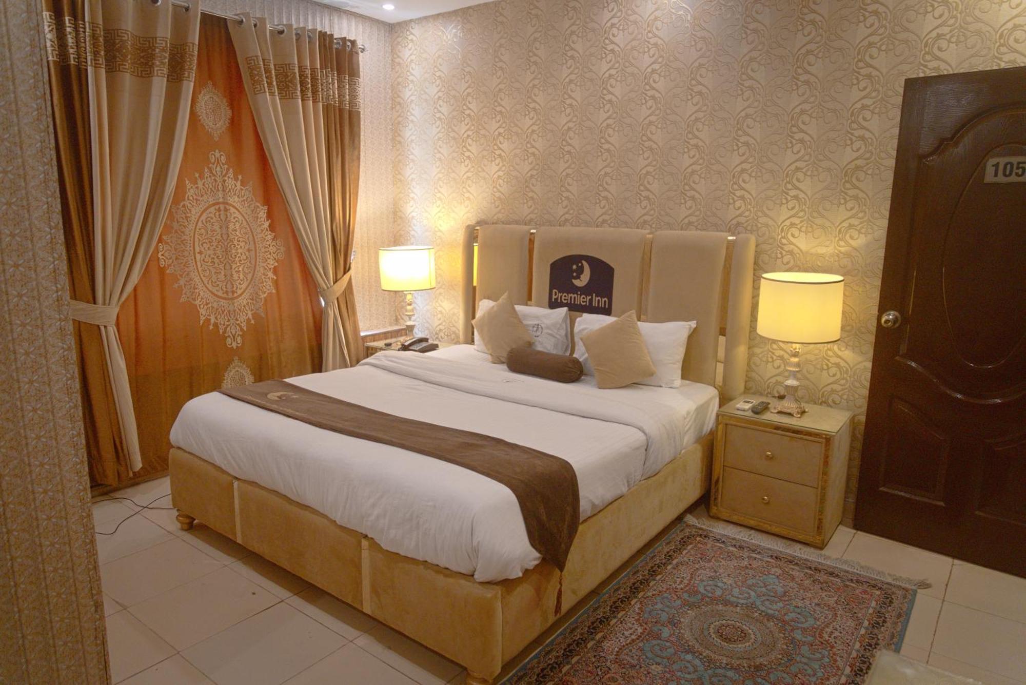 Hotel Premier Inn Johar Town Lahore Exterior foto