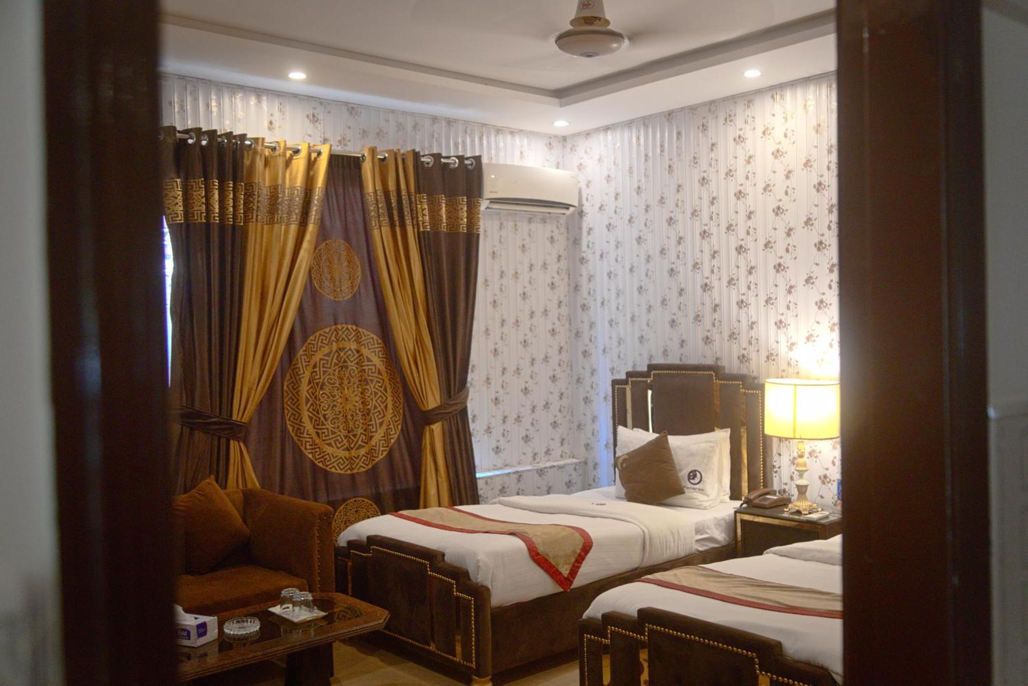 Hotel Premier Inn Johar Town Lahore Exterior foto