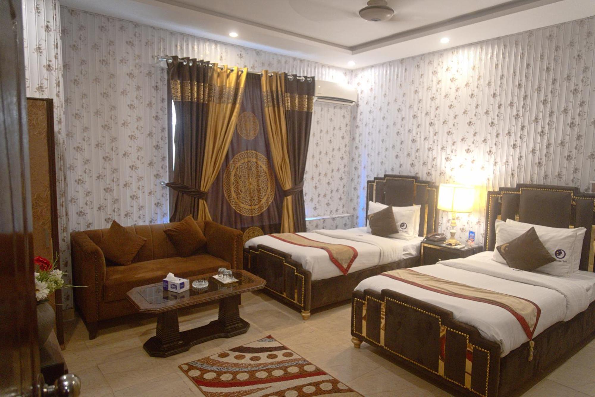 Hotel Premier Inn Johar Town Lahore Exterior foto