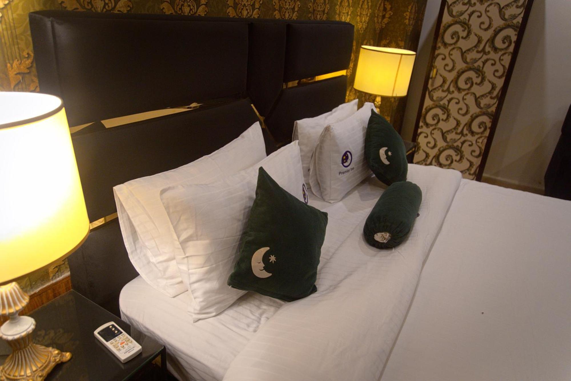 Hotel Premier Inn Johar Town Lahore Exterior foto