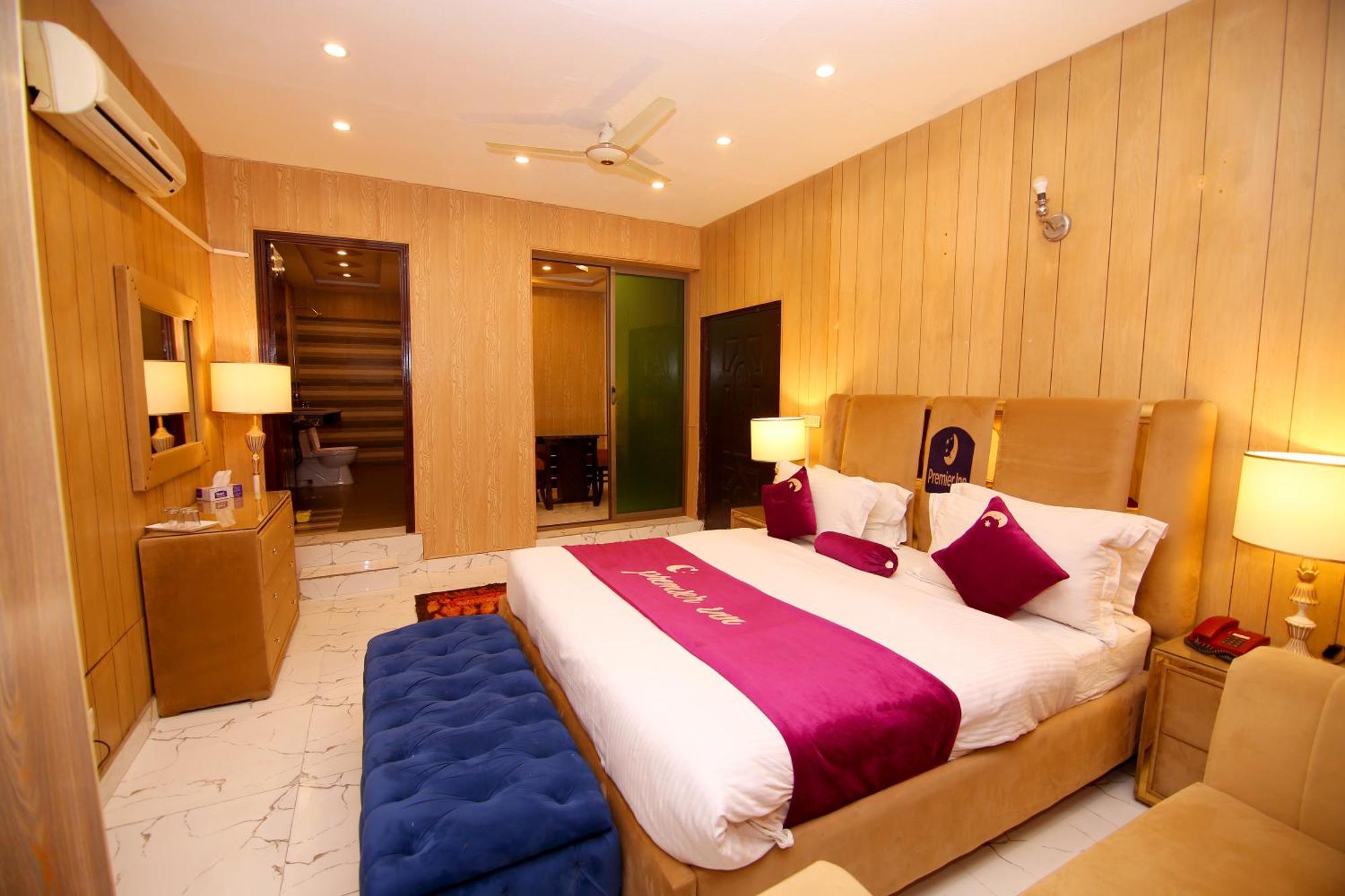 Hotel Premier Inn Johar Town Lahore Exterior foto