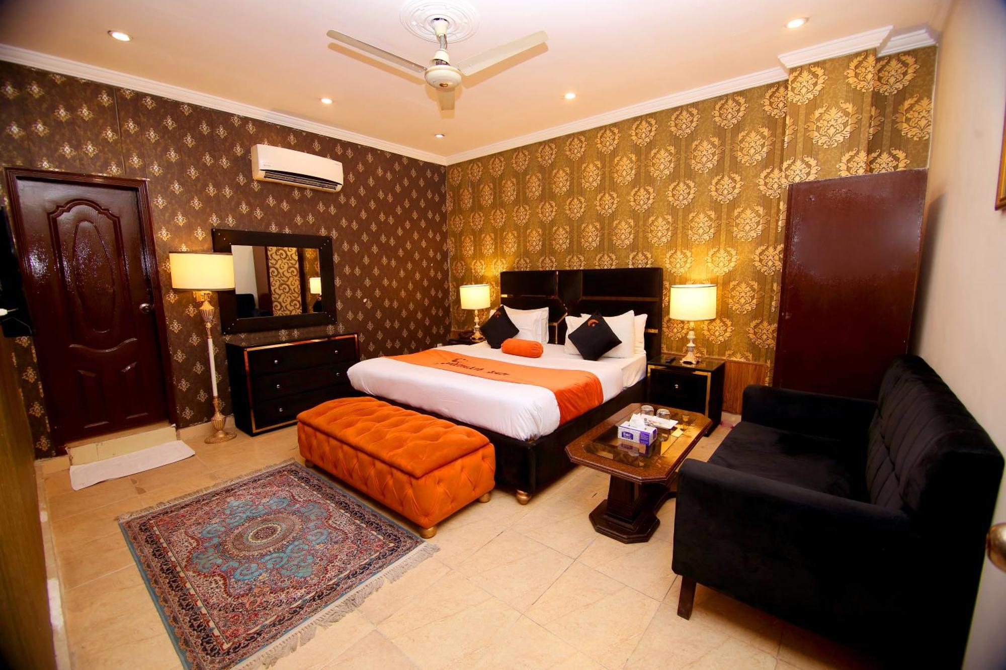 Hotel Premier Inn Johar Town Lahore Exterior foto