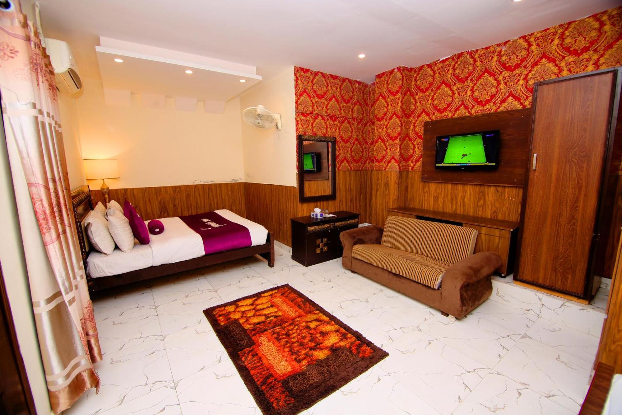 Hotel Premier Inn Johar Town Lahore Exterior foto